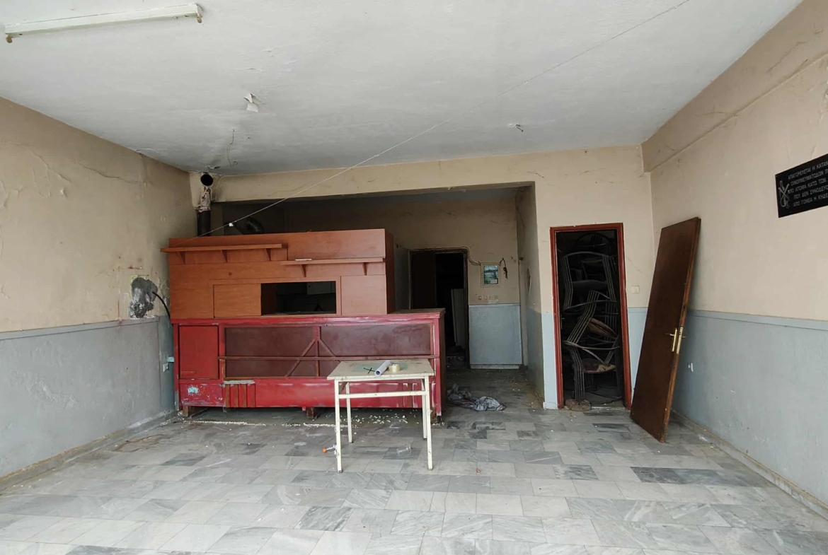 Πωλείται, κτίριο