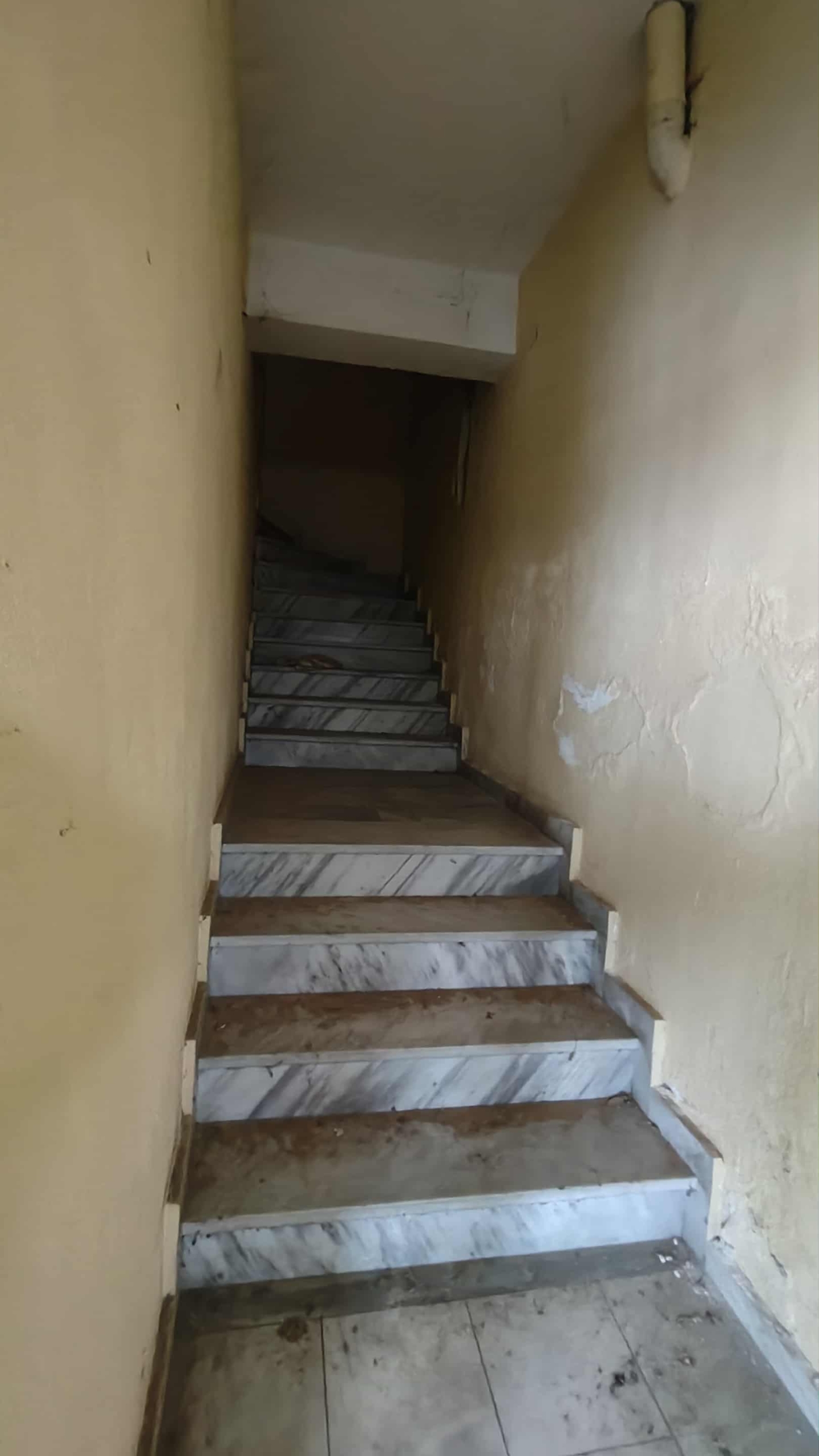 Πωλείται, κτίριο