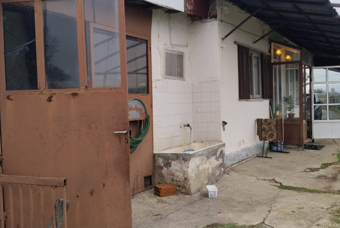 Μονοκατοικία, διασταύρωση Μελίτης