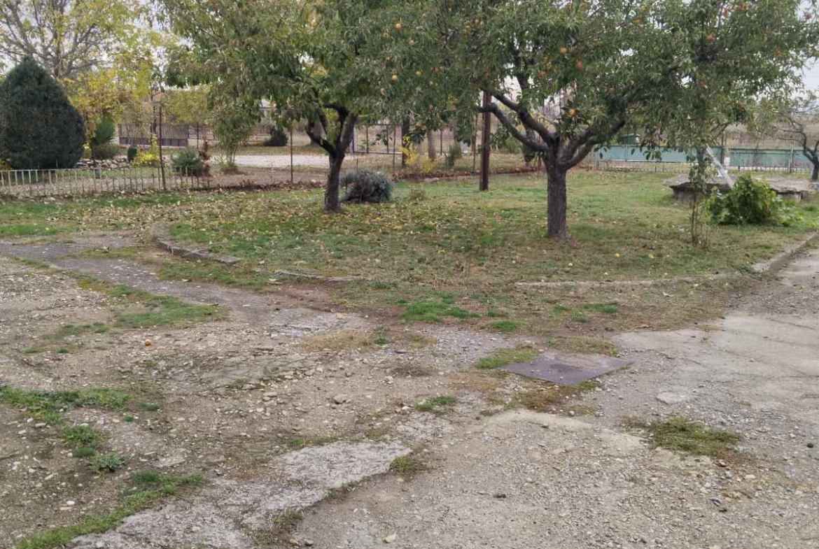 Μονοκατοικία, διασταύρωση Μελίτης
