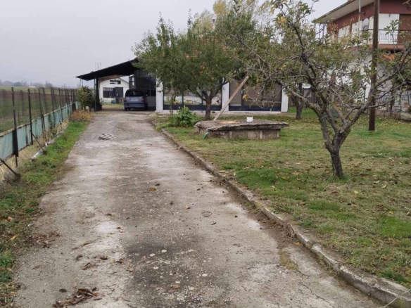 Μονοκατοικία, διασταύρωση Μελίτης