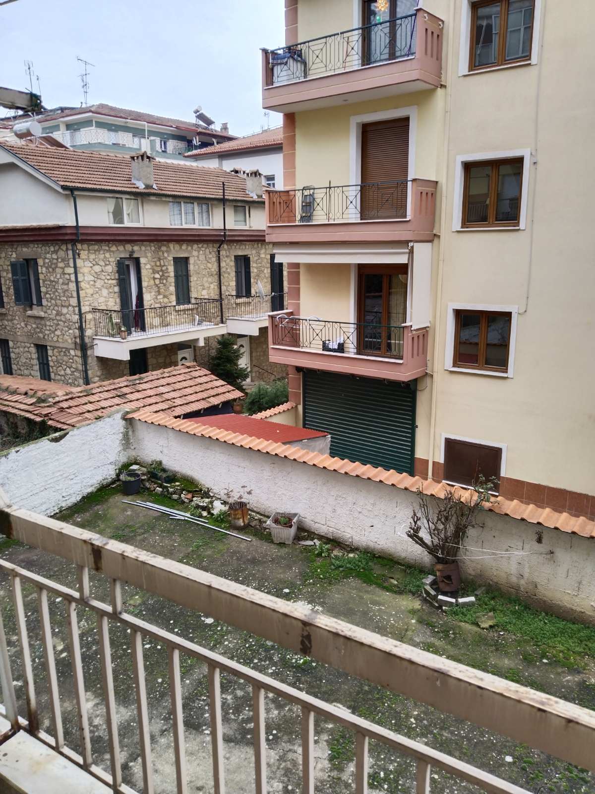 6 Γκαρσονιέρα, Φλώρινα