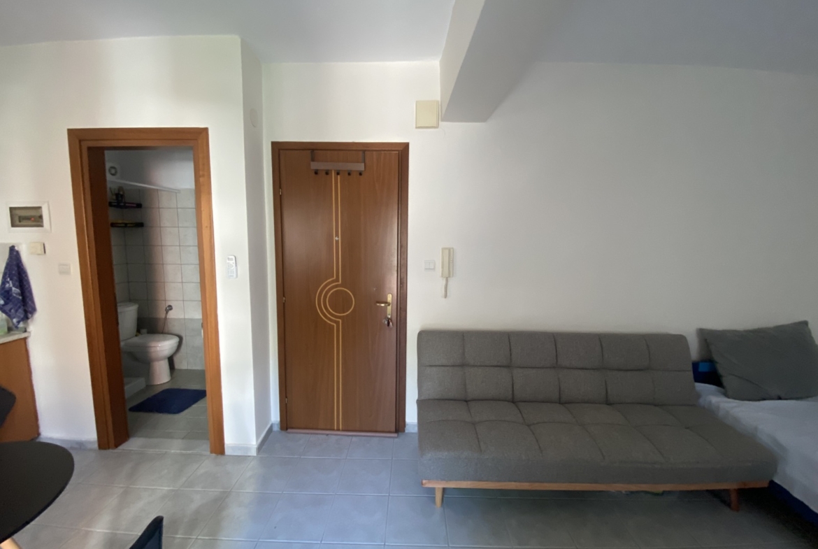 Ενοικιάζεται, στούντιο