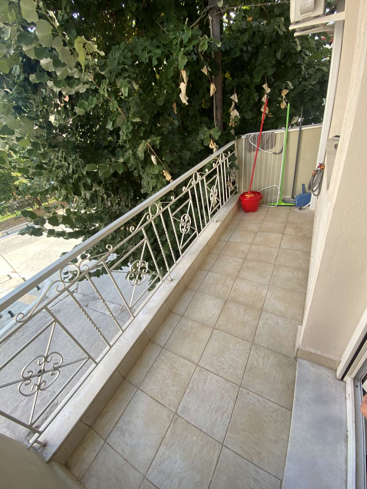 3 Ενοικιάζεται, στούντιο