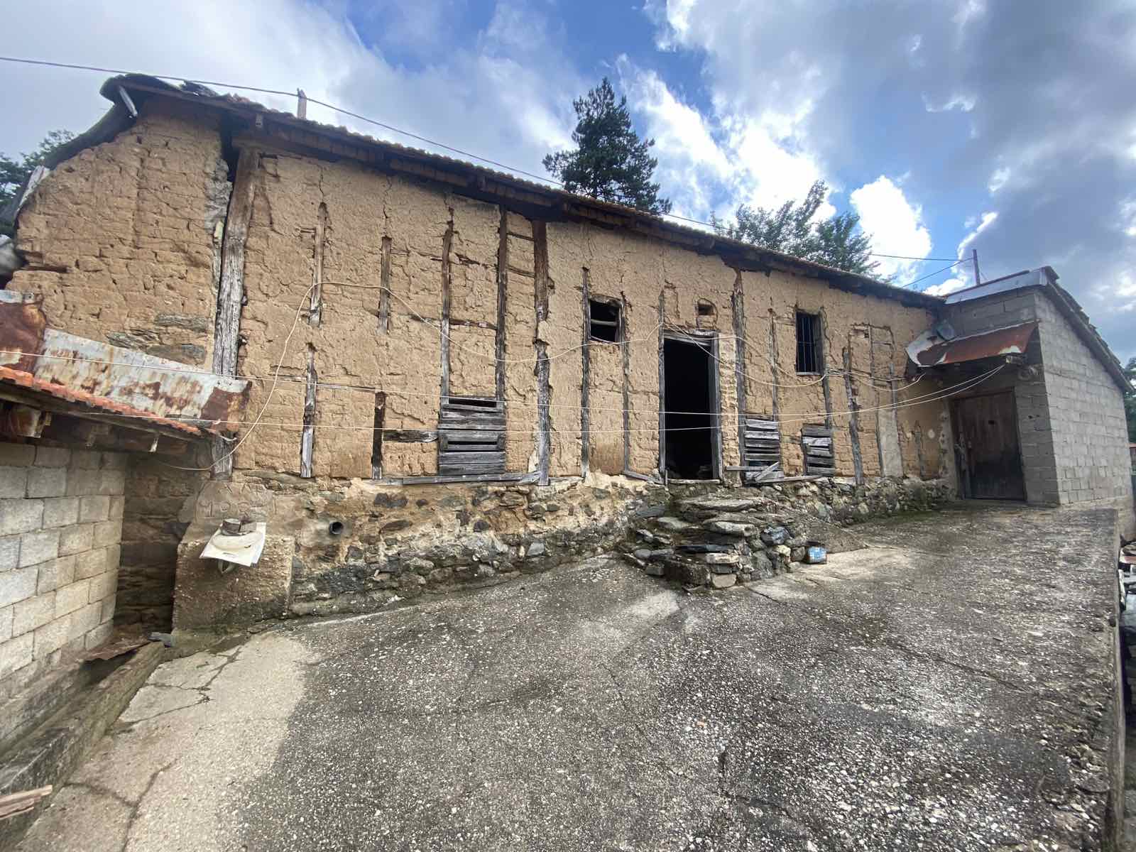 Μονοκατοικία, Άλωνα